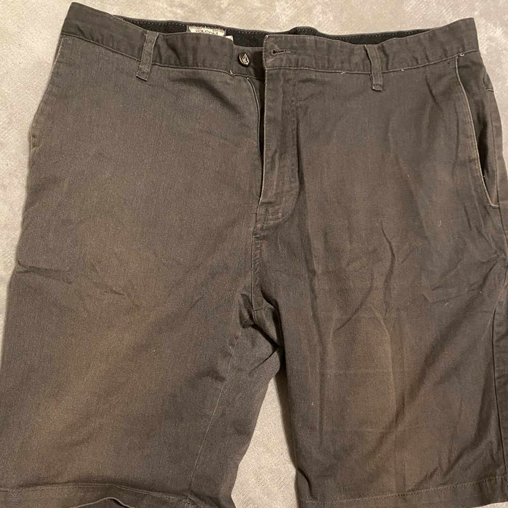 Volcom shorts size 38